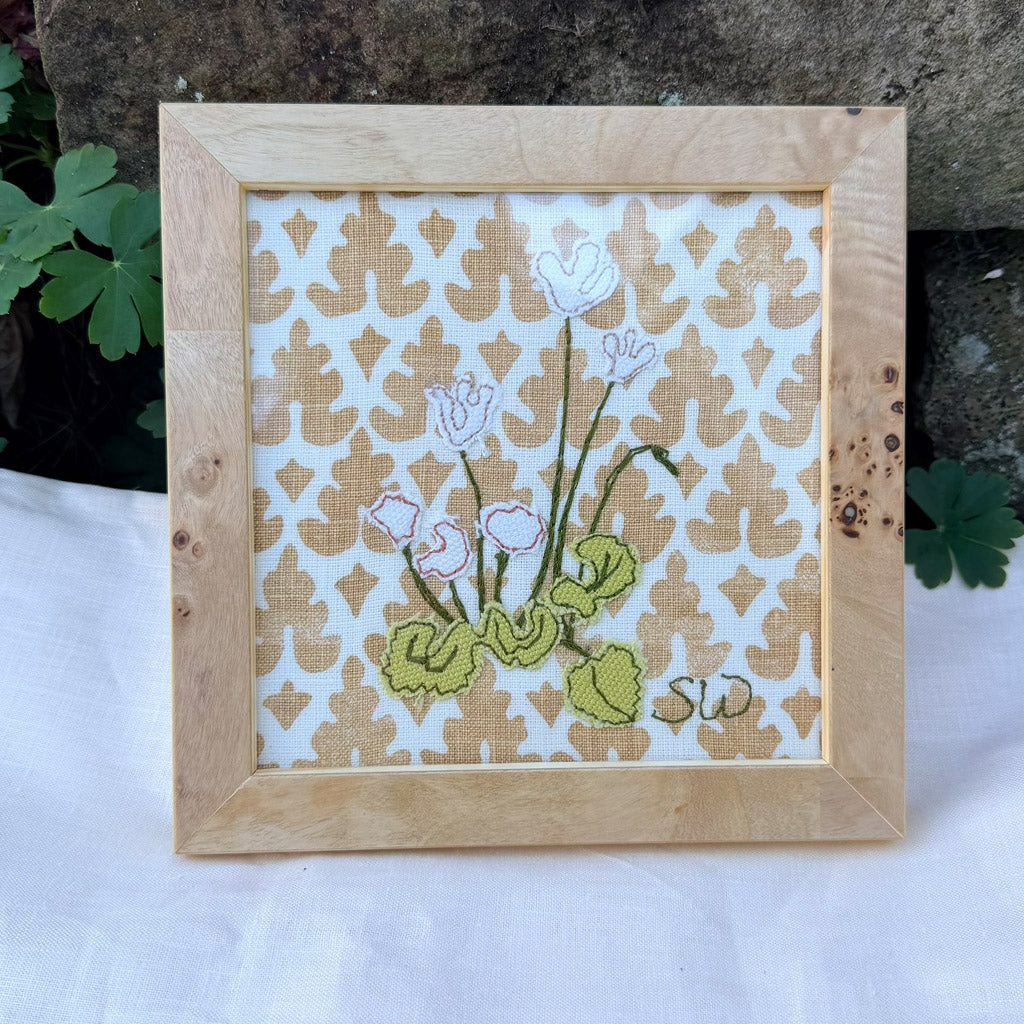 Mini White flowers on gold